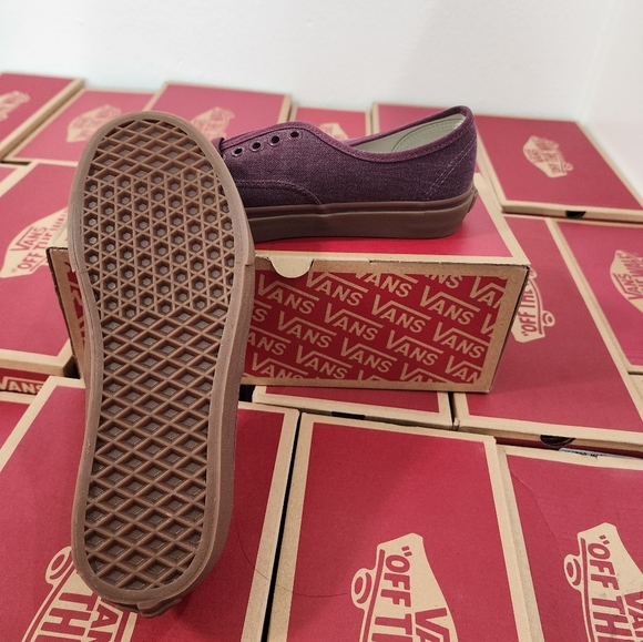 Vans OFF THE WALL Classic Skateboard Shoe,unisex M 7, W8.5, Maroon Burgundy Gum - Picture 3 of 12